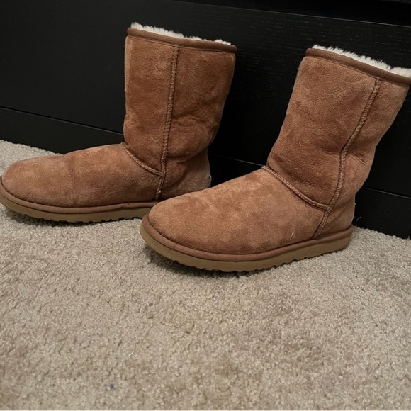 Ugg Australia Medi Boots - Picture 1 of 6